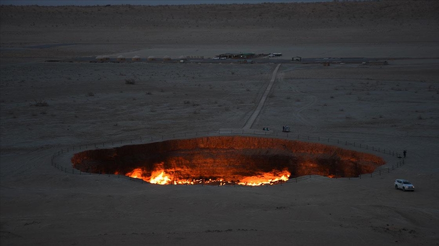 Türkmenistan’da 50 yıldır yanan Derveze gaz krateri kapatılacak