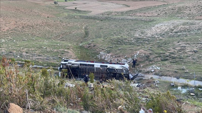 Niğde’de otobüsün devrilmesi sonucu 3 kişi öldü, 41 kişi yaralandı