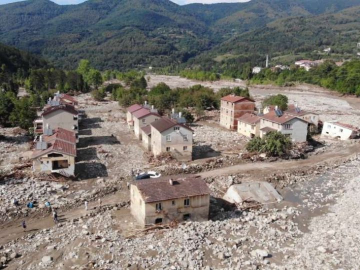 Sinop ve Kastamonu’da sel teyakkuzu: 3 köy boşaltıldı, 25 kişi yurda yerleştirildi