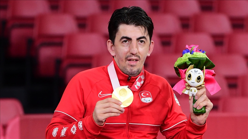 2020 Tokyo Paralimpik Oyunları’nda masa tenisi tek erkeklerde Abdullah Öztürk altın madalya kazandı