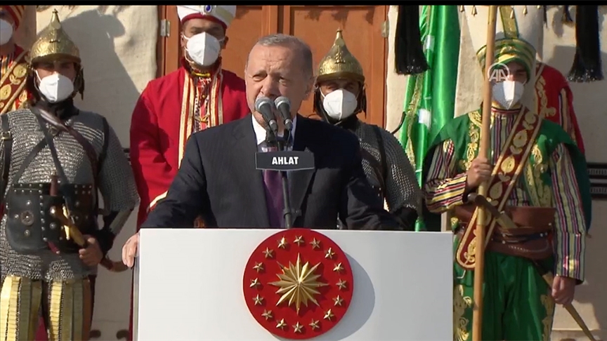 Erdoğan: Ülkemizi hak ettiği demokrasi ve kalkınma seviyesine getirmek için var gücümüzle mücadele ediyoruz