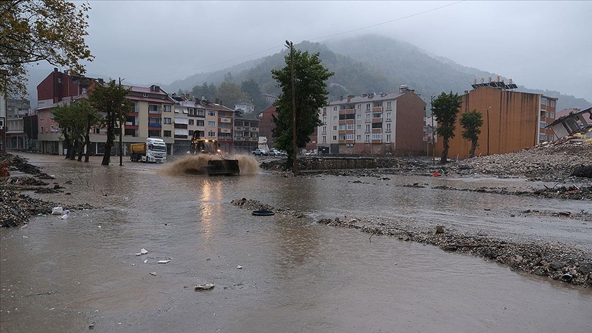 Şiddetli yağış Bozkurt’un sokaklarını yeniden sular altında bıraktı