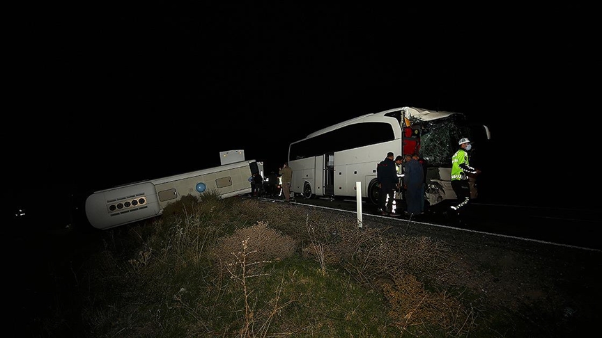 Nevşehir’de öğrencileri taşıyan otobüslerin karıştığı kazada 44 kişi yaralandı
