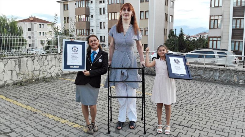 Dünyanın en uzun boylu kadını Rümeysa Gelgi, Guinness Rekorlar Kitabı’na girdi
