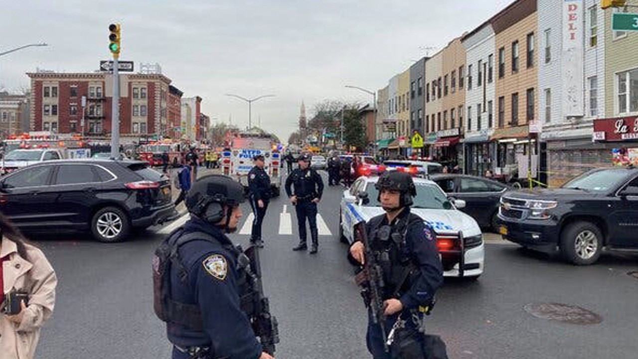 New York’ta Brooklyn bölgesinde metroda silahlı saldırı