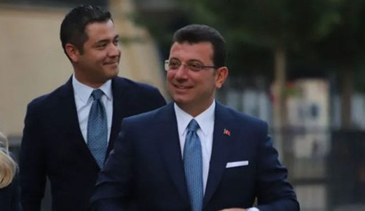 İBB Başkanı İmamoğlu ve İstanbul’un yeni seçilen ilçe belediye başkanları Anıtkabir’i ziyaret etti: ‘Ata’mızın huzurundayız…’