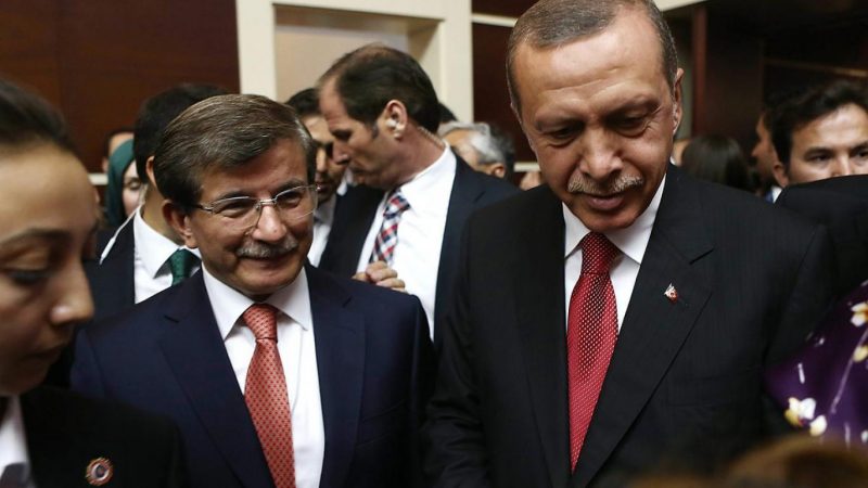 Davutoğlu’ndan Erdoğan’a yanıt: Madem bir hiçtim, neden beni ikna etmeye çalıştı?