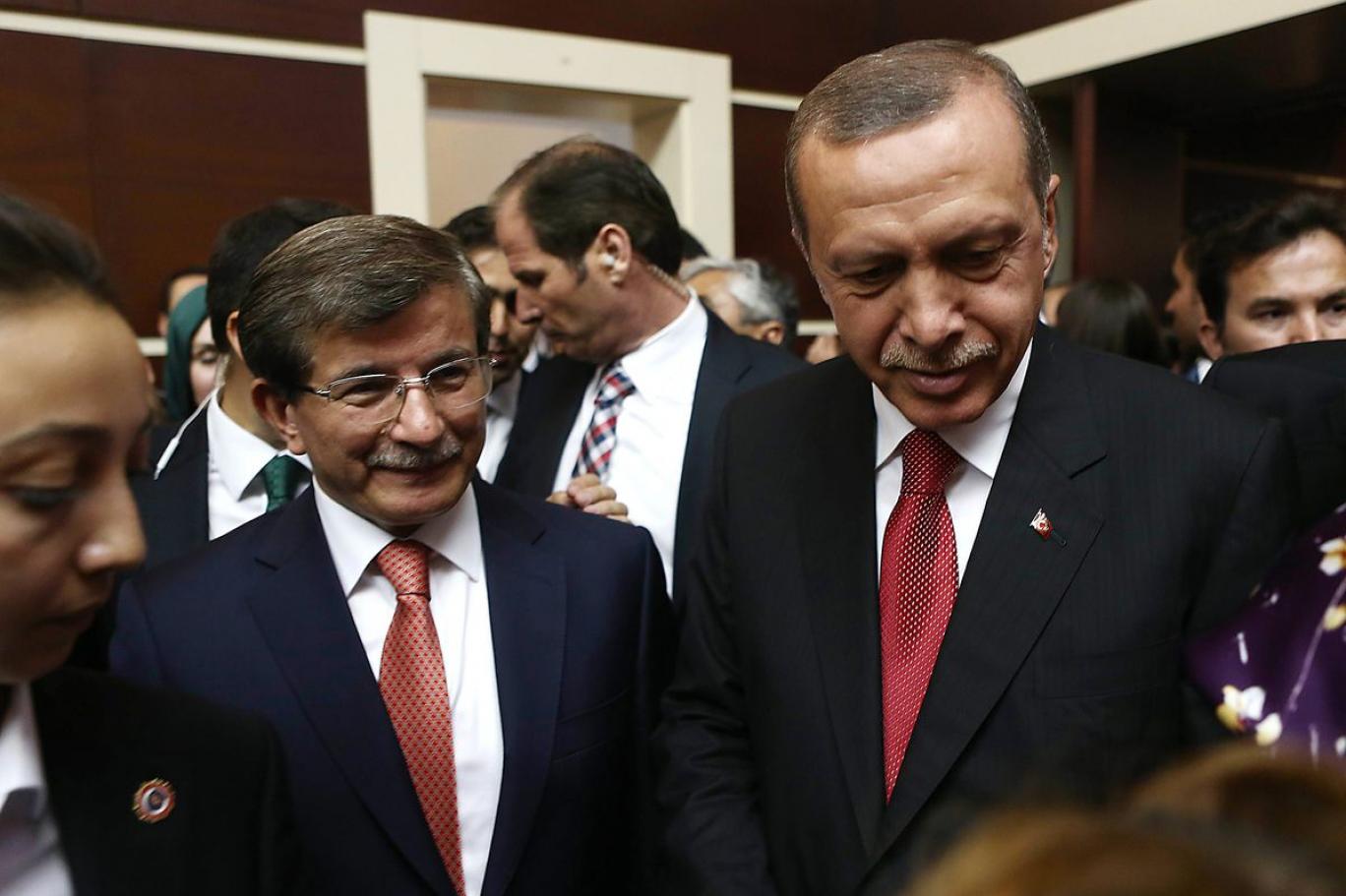 Davutoğlu’ndan Erdoğan’a yanıt: Madem bir hiçtim, neden beni ikna etmeye çalıştı?