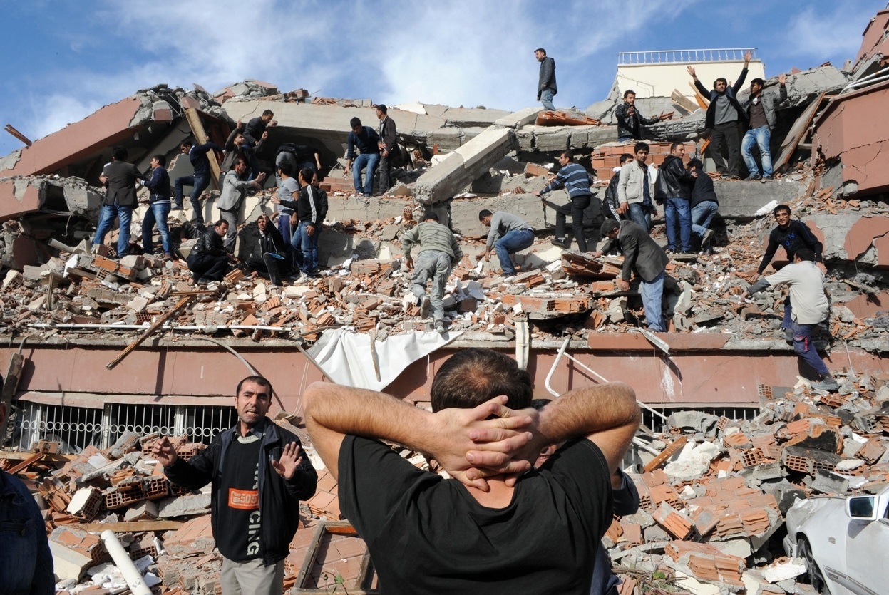 Depremin yıldönümünde İstanbul için korkutan açıklama: Olası bir depremde 50 bin bina yıkılacak!