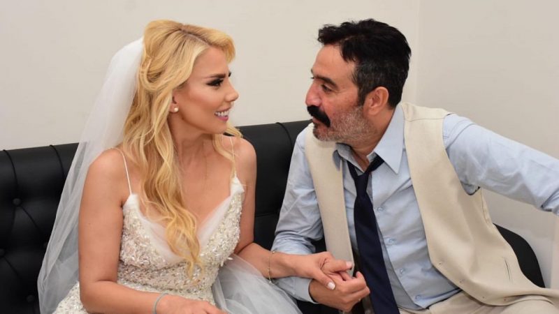 Oyuncu Mustafa Üstündağ, Sabah gazetesi yazarıyla evlendi!