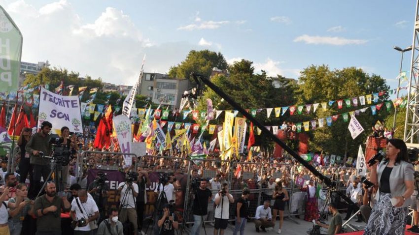 HDP’den İstanbul’da “Çözüm Biz’iz, Savaşa ve Sömürüye Hayır” mitingi