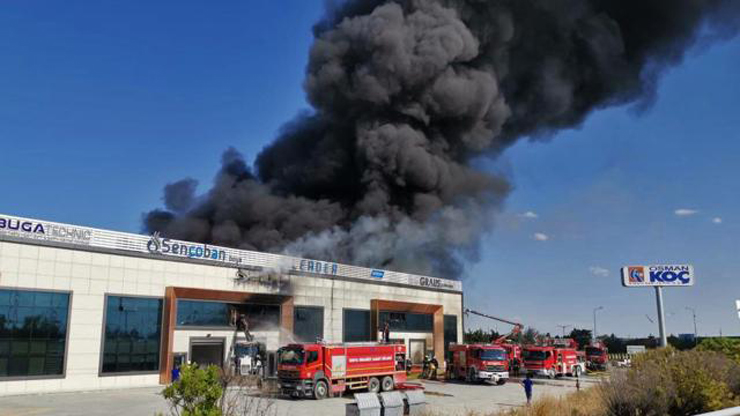 Konya’da boya fabrikasında yangın: Konya – Ankara yolu trafiğe kapatıldı