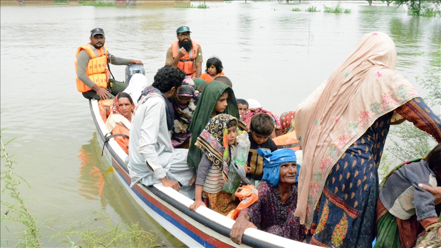 Pakistan’da şiddetli yağışlar sebebiyle ölenlerin sayısı 1000’e yaklaştı