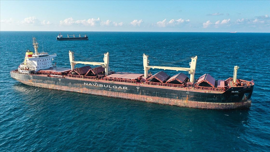 Ukrayna’dan gelen “Rojen” gemisi İstanbul’un kuzeyinde demirledi