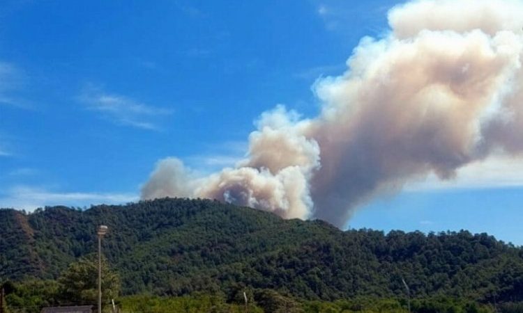 Yunanistan’da yangınların 8’inci gününde tahliyeler sürüyor