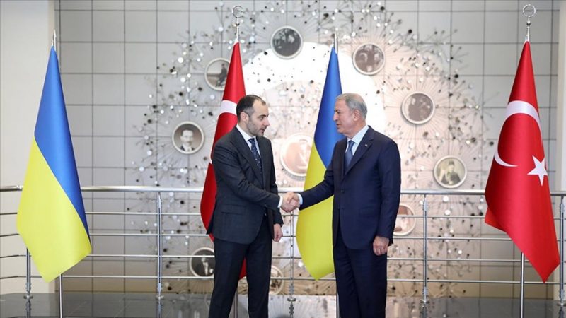 Milli Savunma Bakanı Akar, Ukrayna Altyapı Bakanı Kubrakov ile Müşterek Koordinasyon Merkezi’ni ziyaret etti