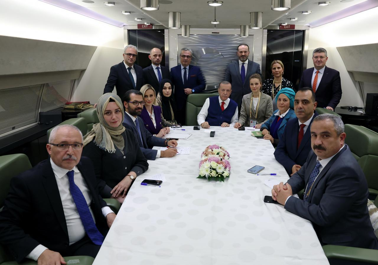 Erdoğan’dan Sisi ile fotoğrafa akılalmaz savunma: Liderlerin değil halkların buluşmasıymış!