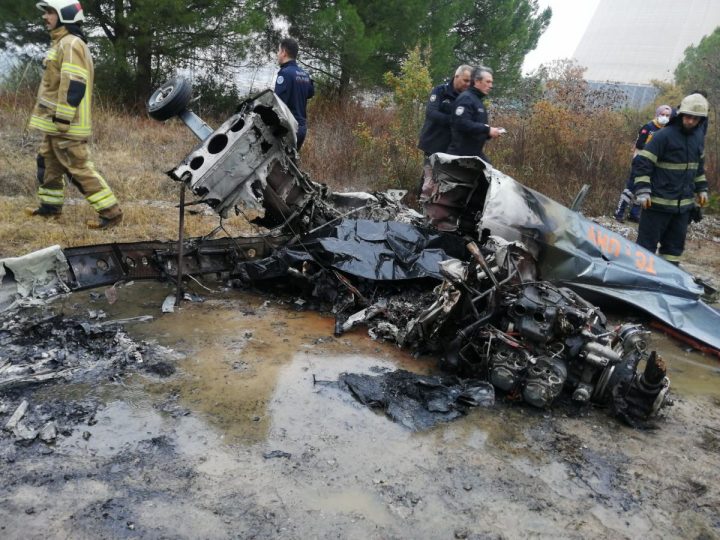 Bursa’da termik santral yakınlarına eğitim uçağı düştü… 2 kişi yaşamını yitirdi, yaralılar var