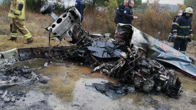 Bursa’da termik santral yakınlarına eğitim uçağı düştü… 2 kişi yaşamını yitirdi, yaralılar var
