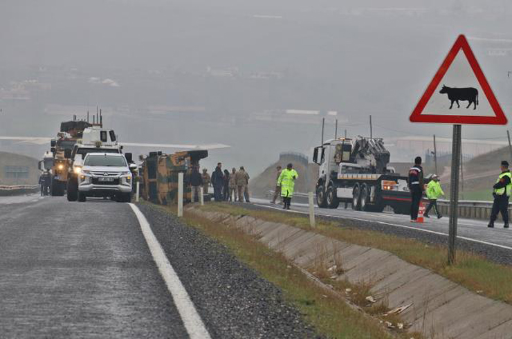 Diyarbakır’da askeri araç devrildi: 6 asker yaralandı