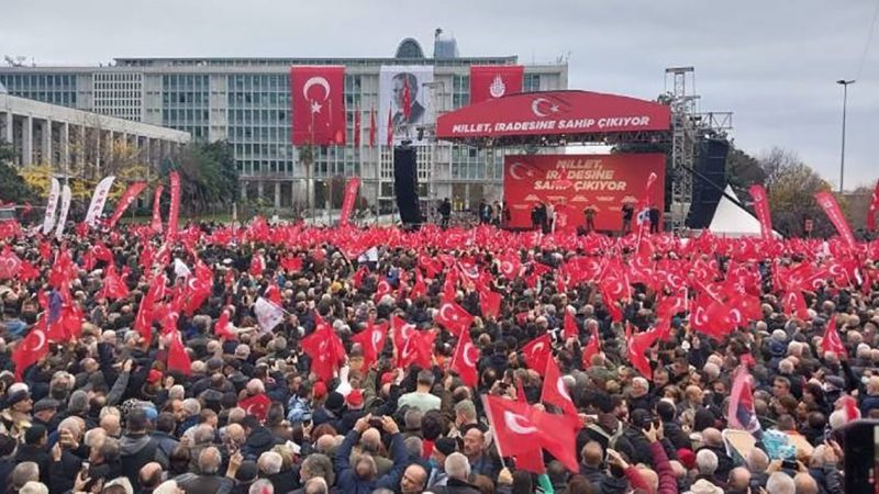 İstanbullular akın akın Saraçhane’de… İmamoğlu’ndan tarihi buluşmada ilk açıklama