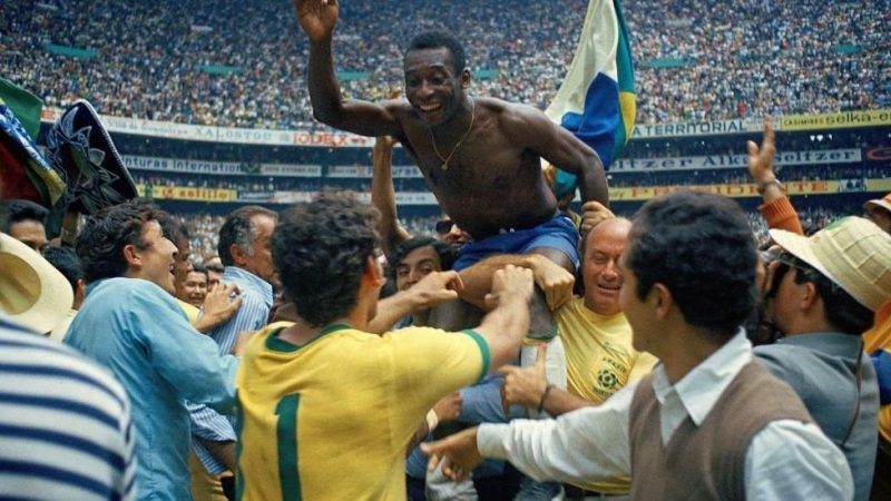Futbol efsanesi Pele, 82 yaşında hayatını kaybetti