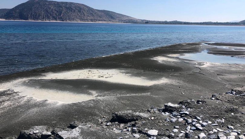 Salda Gölü’nde endişe veren görüntüler: Kararma yayılıyor
