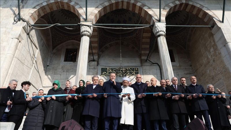 Cumhurbaşkanı Erdoğan restorasyonu tamamlanan Yeni Camii’yi yeniden ibadete açtı