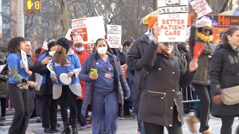 New York’taki iki hastane önünde 7 binden fazla hemşire grev yaptı