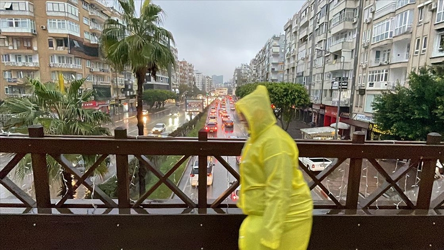 Meteoroloji’den İstanbul dahil çok sayıda il için uyarı: Kuvvetli yağış ve toz taşınımı alarmı