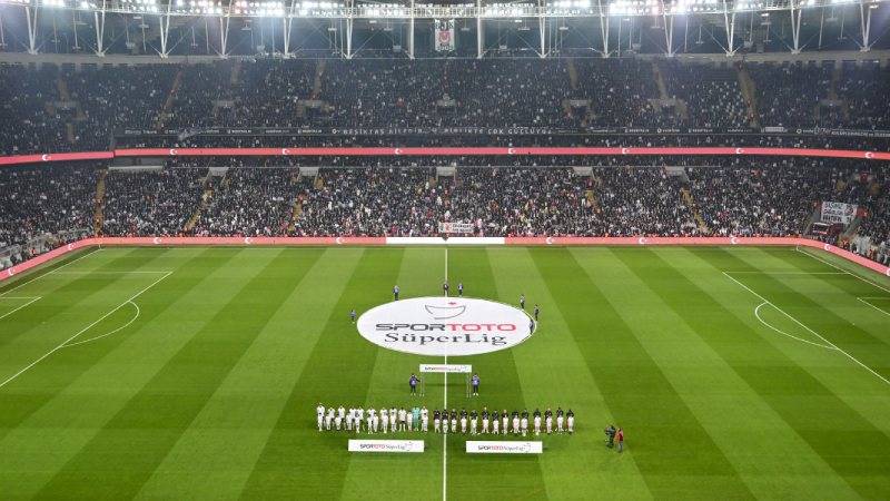 Fenerbahçe’nin ardından Beşiktaş tribünlerinden de “Hükûmet istifa” tezahüratları