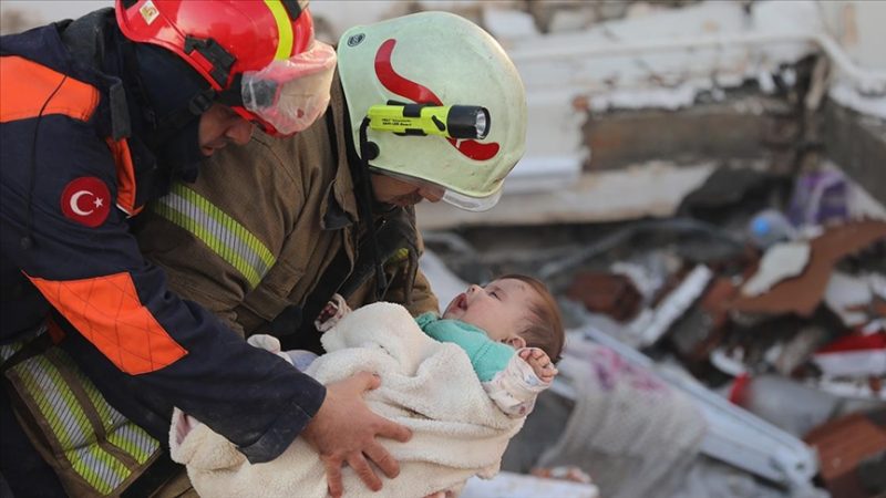 Hatay’da anne ve 6 aylık bebeği depremden 29 saat sonra enkazdan sağ çıkarıldı