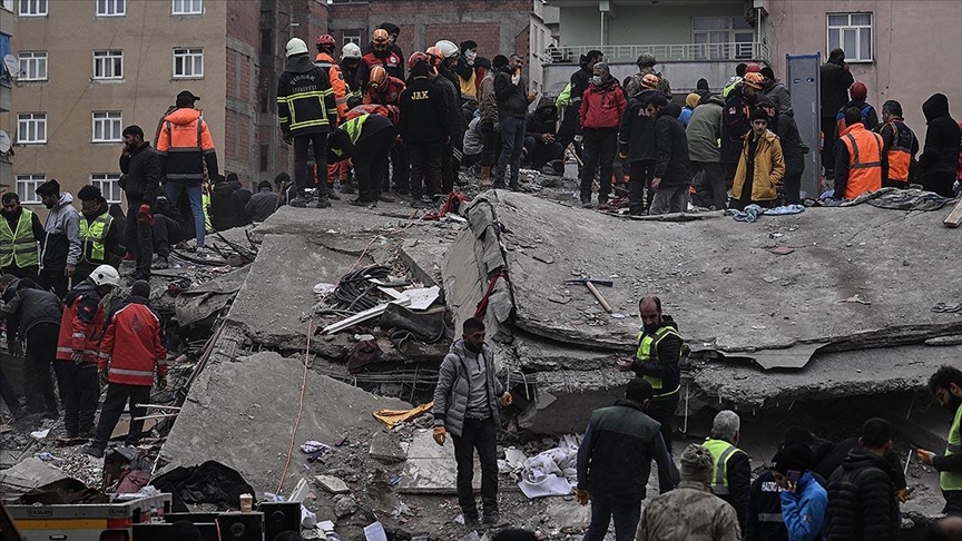 AFAD: Hatay Defne’de, dünkü 6,4 büyüklüğündeki depremin ardından 90 artçı meydana geldi