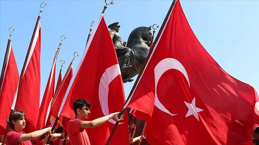 19 Mayıs Atatürk’ü Anma, Gençlik ve Spor Bayramı tüm yurtta kutlanıyor