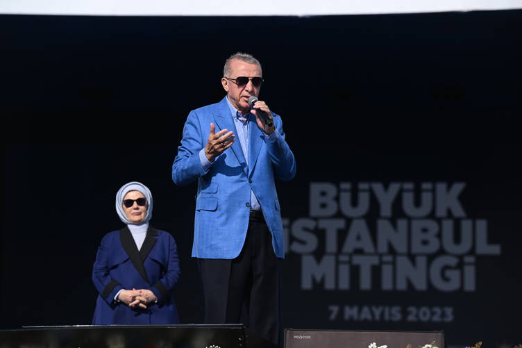 Erdoğan: Camiye bira şişeleriyle girdiler