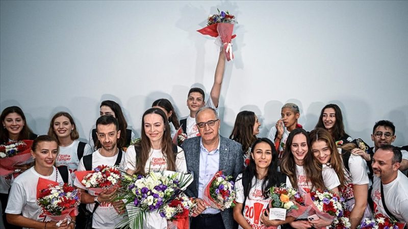 FIVB Milletler Ligi’nde şampiyon olan Filenin Sultanları İstanbul’a döndü