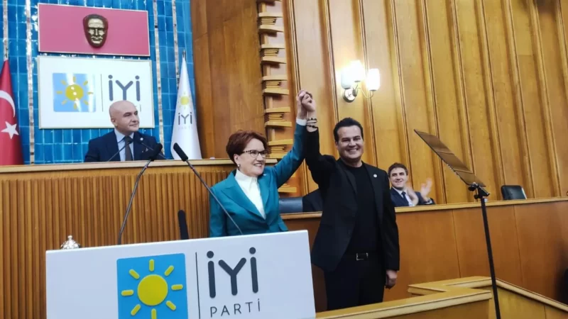 Meral Akşener, Hakan Peker’in rozetini taktı: İYİ Parti’nin belediye başkan adayı oldu