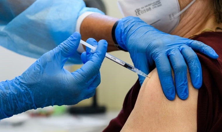 Almanya’da 467 kişiye Covid-19 aşısı tazminatı