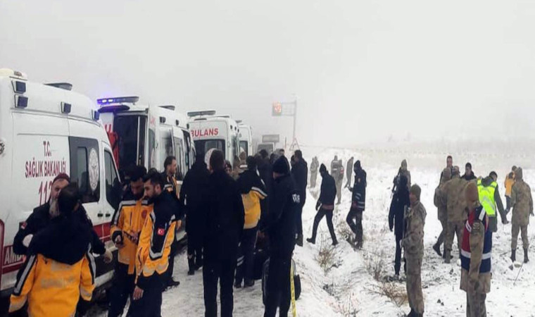 Kars’ta kontrolden çıkan yolcu otobüsü kaza yaptı: Ölü ve yaralılar var
