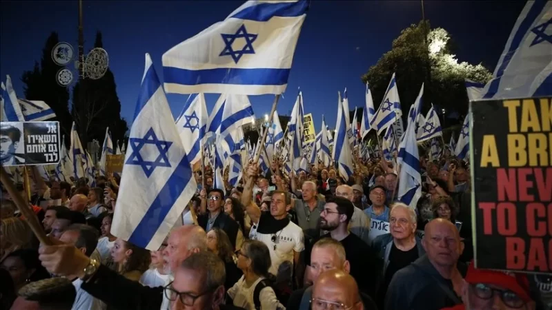 İsrail’de Netanyahu hükümeti karşıtı protestoya 100 bin kişi katıldı