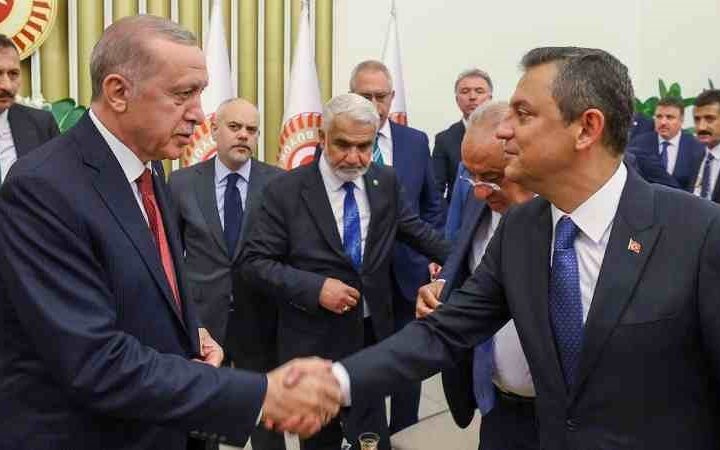 Erdoğan ve Özel görüşmesi başladı!